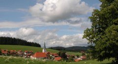 Dorfidylle auf dem Weg ins Schwarzbachtal. © Gemeinde Stiefenhofen
