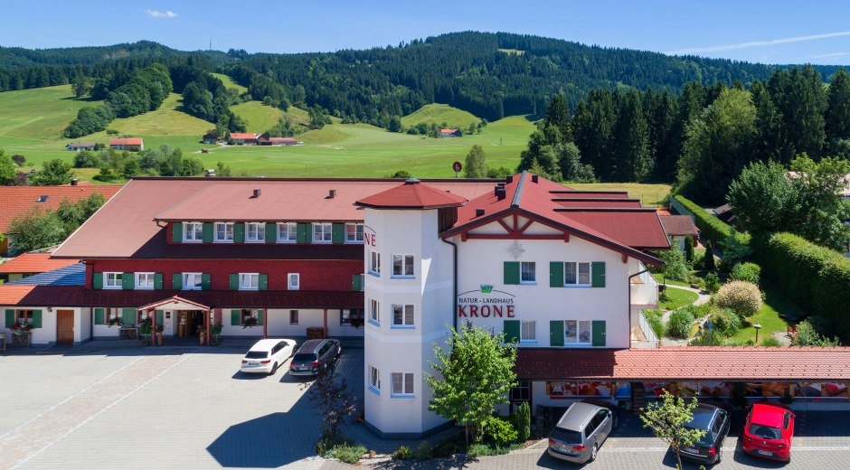 hotel-mit-hoehenzug-kugel