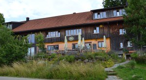 Terrasse des Allgäuer Kräutergarten mit Hofladen und Gaststube © Daniela Eger-Popp