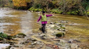 Westallg&auml;uer Wasserwege Kind am Fluss