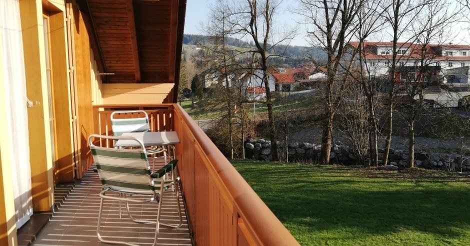 Balkon im Sommer &copy; _changed => 14.04.2020 um 21:08 Uhr