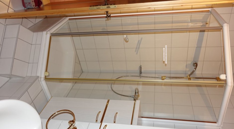 Dusche im Badezimmer &copy; _changed => 20.12.2019 um 18:00 Uhr