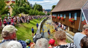 Hausbachfest Weiler-Simmerberg mit Entenrennen &copy; Tourist Information Weiler-Simmerberg