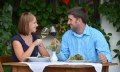 Genussregion Westallg&auml;u P&auml;rchen am Tisch mit Weingl&auml;sern