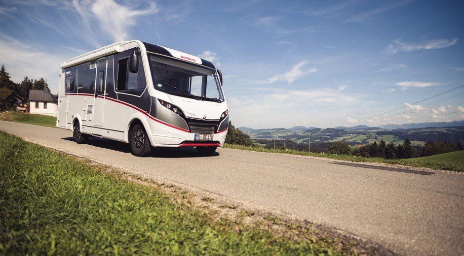 Fahrt mit dem Wohnmobil durchs hügelige Westallgäu © Frederick Sams