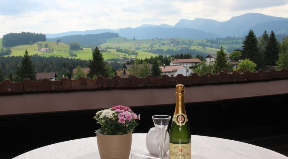 Sektfrühstück auf der Terrasse © _changed => 10.07.2020 um 14:36 Uhr