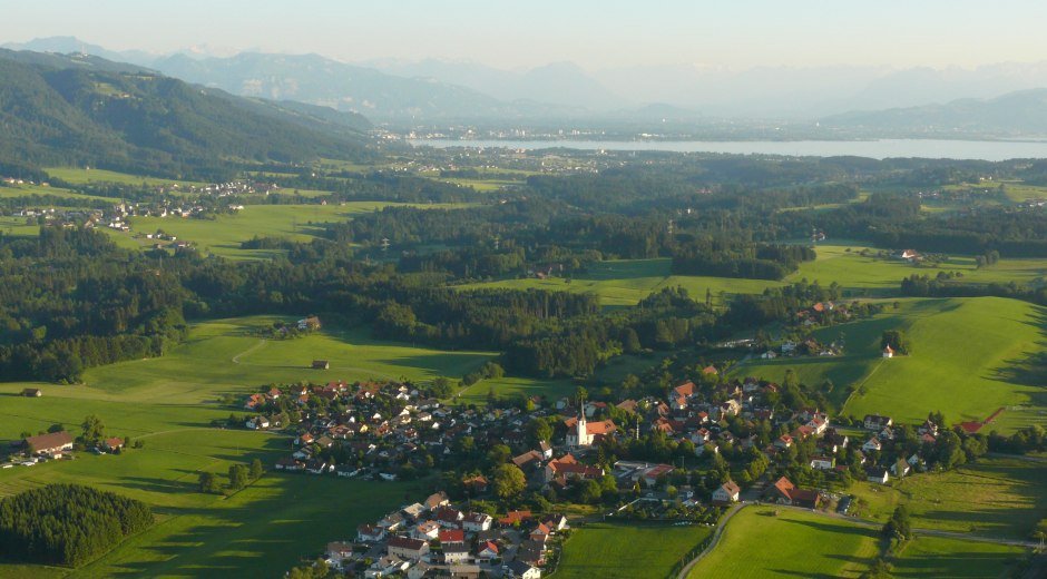 Gemeinde Hergensweiler im Westallgäu Panorama mit Blick auf den Bodensee