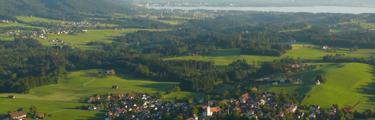 Gemeinde Hergensweiler im Westallgäu Panorama mit Blick auf den Bodensee