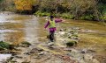 Westallg&auml;uer Wasserwege Kind am Fluss